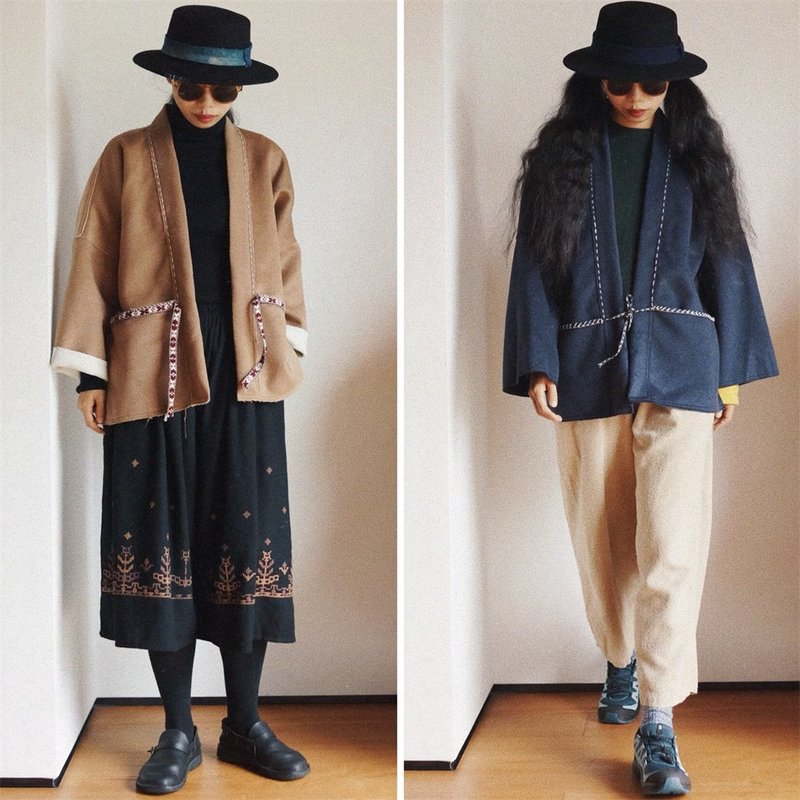 Hand-embroidered blue and beige double-sided wool unisex chunky trim winter coat - เสื้อแจ็คเก็ต - ขนแกะ สีน้ำเงิน