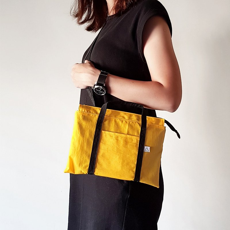 Yellow willow orange side back / oblique back small out bag - กระเป๋าแมสเซนเจอร์ - วัสดุอื่นๆ สีเหลือง