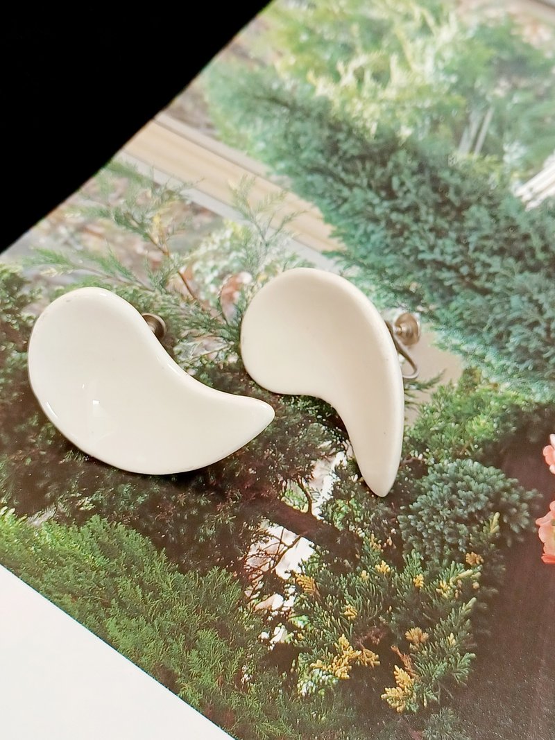 vintage jewelry  古董白色陶瓷夾式耳環  雲朵 - 耳環/耳夾/耳骨夾 - 其他金屬 