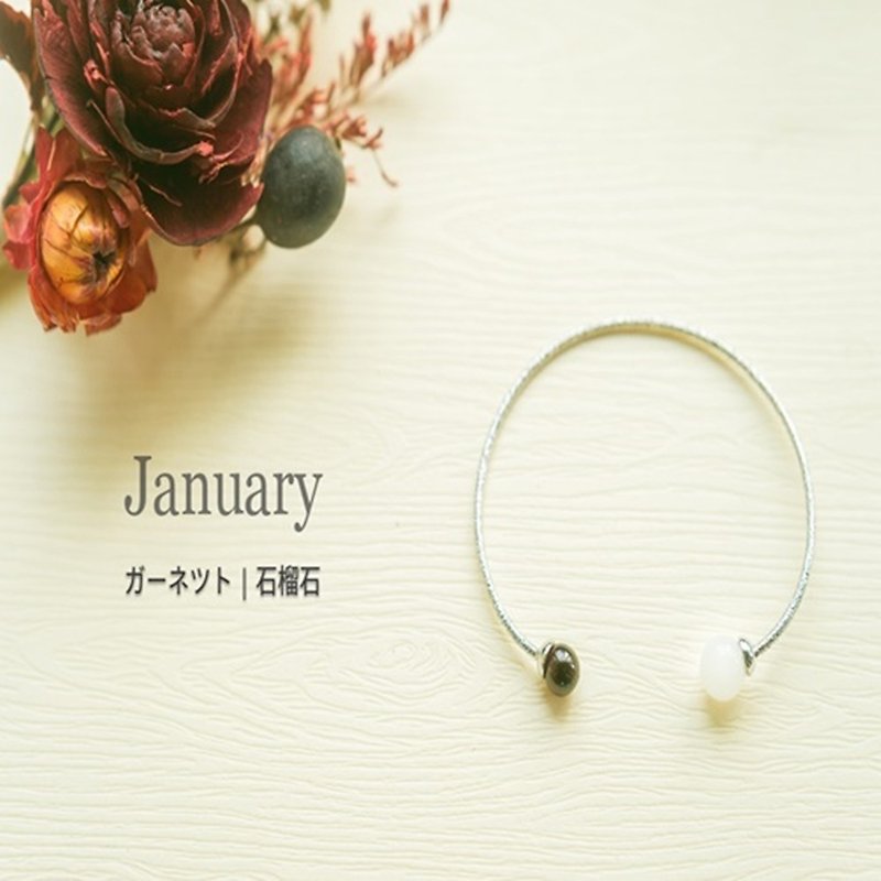 The only birth stone breast bracelet - January - กระเป๋าคุณแม่ - เครื่องเพชรพลอย สีดำ