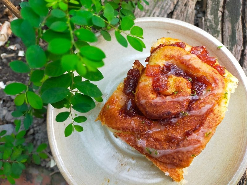 Japanese Apple Cinnamon Rolls - Cake & Desserts - Other Materials Red