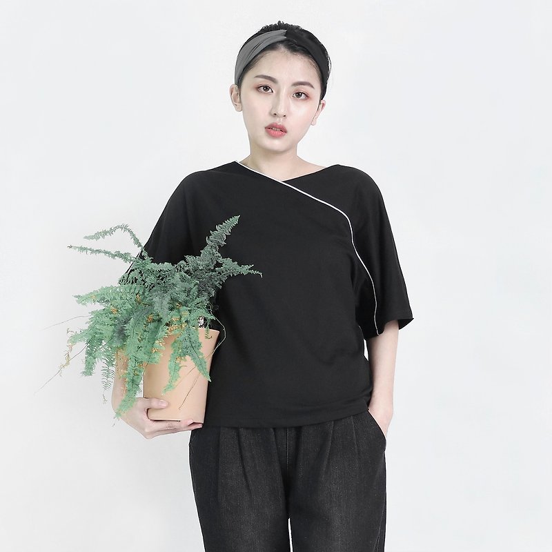 Locus Sprout Asymmetric Top_8SF002_Black - เสื้อผู้หญิง - ผ้าฝ้าย/ผ้าลินิน สีดำ