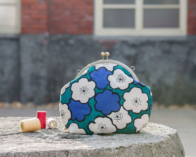 【Blue and White Porcelain】Retro metal mouth gold bag #随身包# Valentine gift# cute - กระเป๋าแมสเซนเจอร์ - ผ้าฝ้าย/ผ้าลินิน หลากหลายสี
