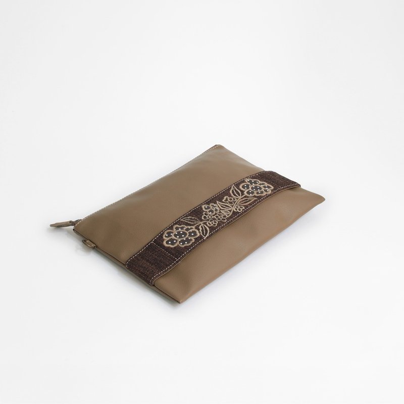 Retro flower embroidery clutch bag - Clutch Bags - Faux Leather Brown