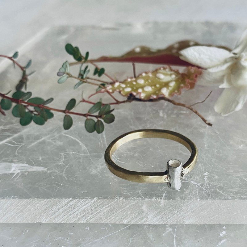 Hand knocked copper ring sterling silver flower vessel + ACCESSORIES - แหวนทั่วไป - โลหะ สีทอง