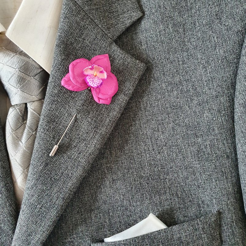 胸針 Men's lapel pin pink orchid Leather boutonniere 3rd anniversary gift - 胸針 - 真皮 粉紅色