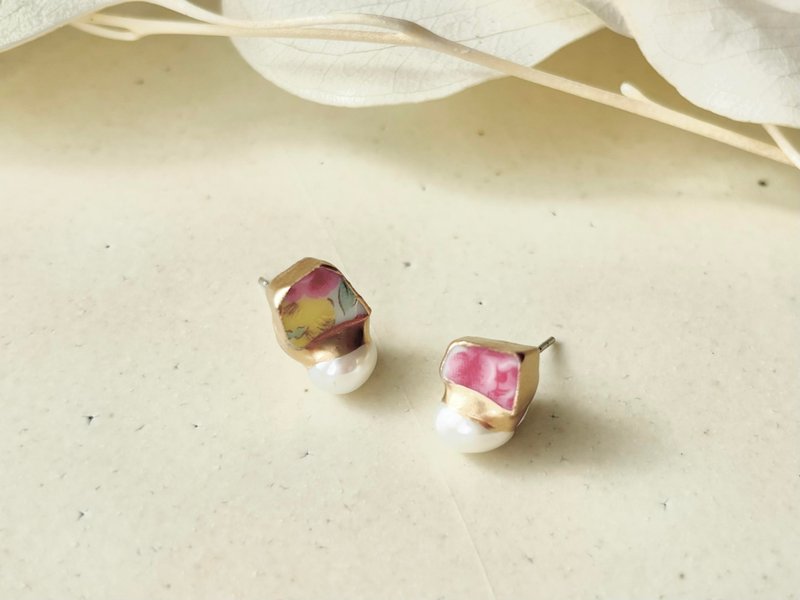 有田焼 　金継ぎ　サージカルステンレスピアス　ピンク　黄色　花柄　淡水パール　天然石　伝統工芸　No.393 - ピアス・イヤリング - 陶器 ピンク