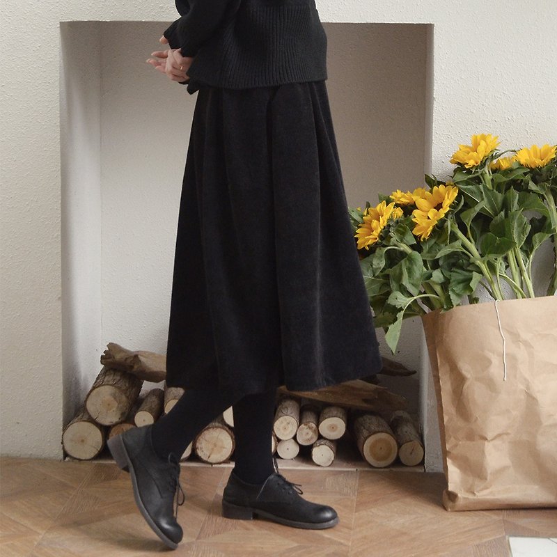 黒いパッド付きコーデュロイスカート@スカート| 2018秋冬モデル|コーデュロイ| Sora-221 - スカート - コットン・麻 ブラック