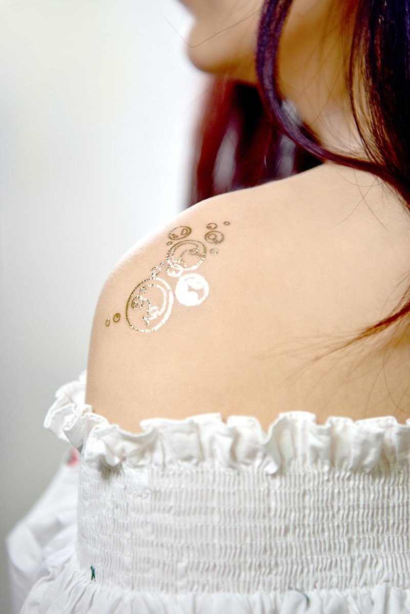 Not Real Tattoos II - "GIOCOSO" Metallic gold temporary tattoo sticker - สติ๊กเกอร์แทททู - กระดาษ สีทอง