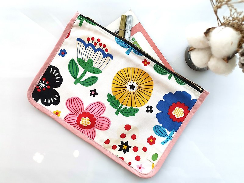 Spring floral pattern pink zipper storage bag - กระเป๋าใส่เหรียญ - ผ้าฝ้าย/ผ้าลินิน 