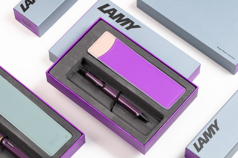 [Ray Engraved Words] LAMY Ball Pen Limited Single Pen Set Gift Box/SAFARI 2024-Blackberry Purple - ปากกา - พลาสติก สีม่วง