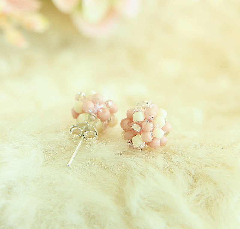 Pink Snow Petit Ball Ball Pierce Glass Beads Crochet SV925 hoop Ear Clip OK - ต่างหู - แก้ว สึชมพู
