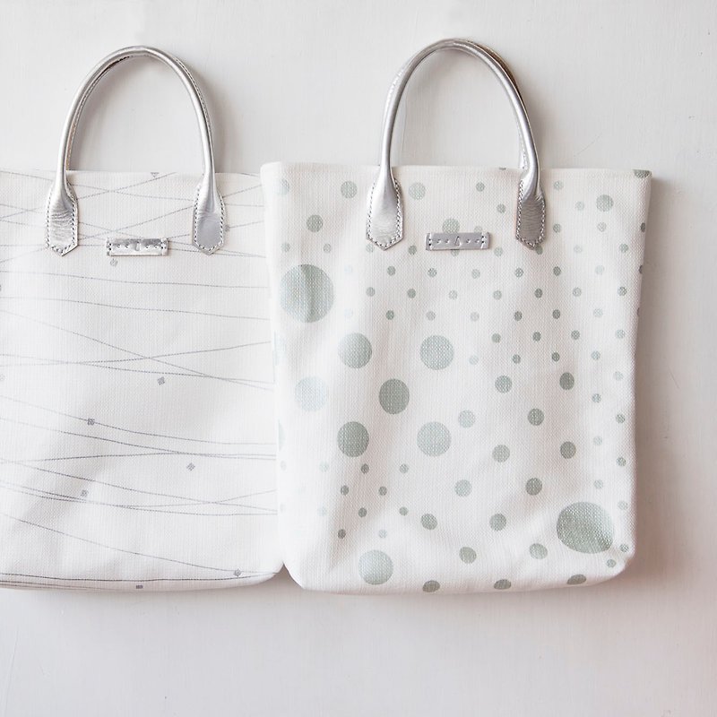 Japanese cloth version: A4 bag (silver line) - กระเป๋าถือ - ผ้าฝ้าย/ผ้าลินิน ขาว