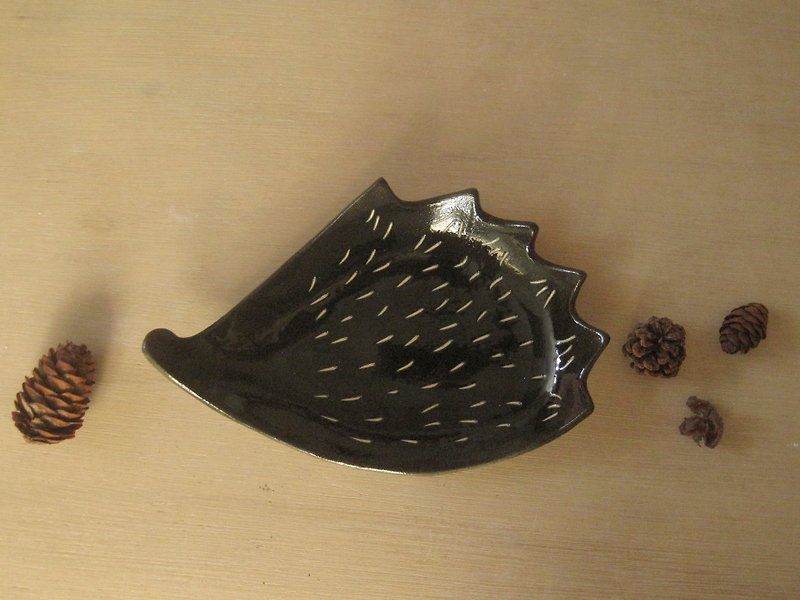 DoDo Hand-made Animal Silhouette Modeling Plate-Hedgehog (Black) - เซรามิก - ดินเผา สีดำ