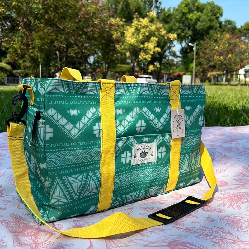 Water-repellent travel storage bag, swimming bag, green totem model, handmade in Taiwan - กระเป๋าเดินทาง/ผ้าคลุม - วัสดุกันนำ้ 