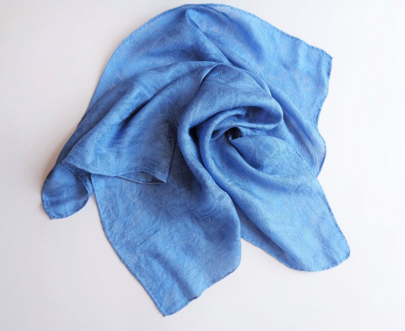 Indigo fresh leaf dyeing, silk, square scarf, vegetable dyeing, glossy geometric pattern - Scarves - Silk 