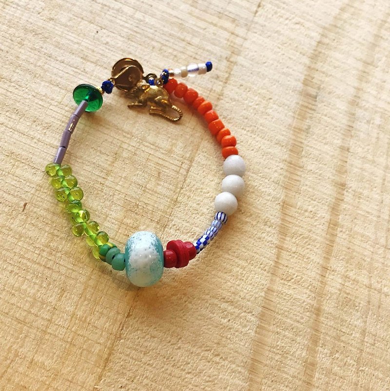 [Cat and Mice • Beads beat Beads] bracelet collection-002 Sea grapes - สร้อยข้อมือ - อะคริลิค หลากหลายสี