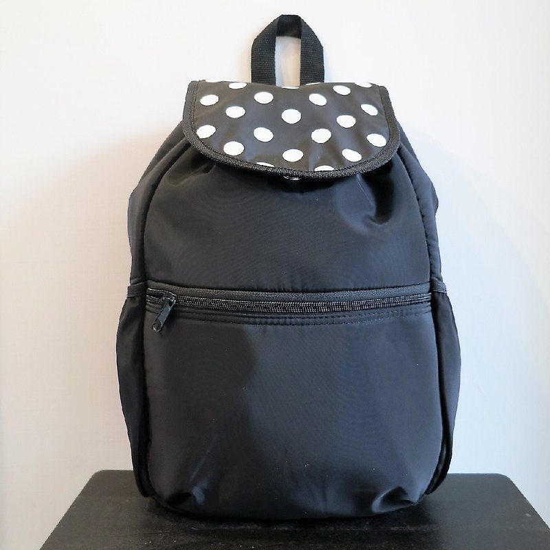 TiDi Fashion Black Dot Windbreaker Lightweight Backpack (L Section) - เสื้อสูท/เสื้อคลุมยาว - วัสดุกันนำ้ สีดำ