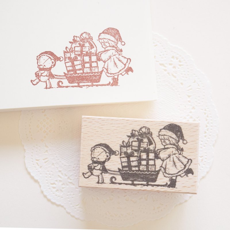 印章 - 搬運聖誕禮物的女孩和泰迪熊 - 印章/印台 - 橡膠 咖啡色