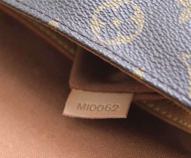 NEW Louis Vuitton Presbyopic Multi Wallet