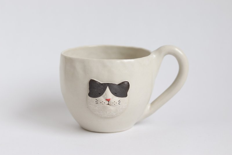 動物マグカップ　ハチワレ猫【受注生産】 - 陶藝/玻璃 - 陶 白色