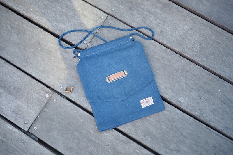 Post Bag letter box bag carry-on small bag small wooden stick bag navy blue - กระเป๋าแมสเซนเจอร์ - ผ้าฝ้าย/ผ้าลินิน สีน้ำเงิน