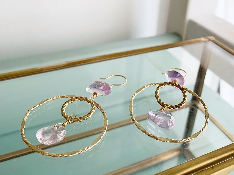 [February birthstone] Amethyst earrings / earrings that give you a sense of security - Earrings & Clip-ons - Semi-Precious Stones Pink