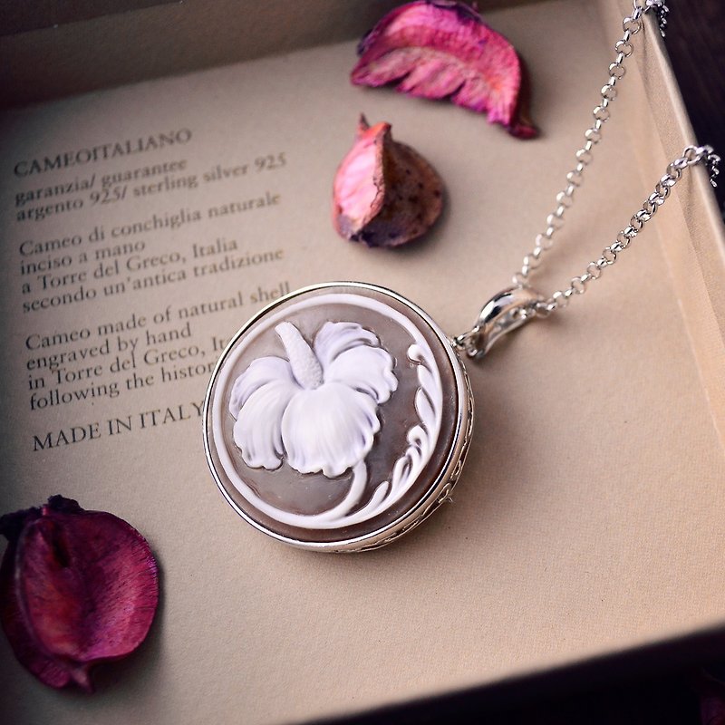 Italian handmade shell carved light jewelry - Classic shell pendant / brooch Elysee-S201 - เข็มกลัด - โลหะ สีเงิน