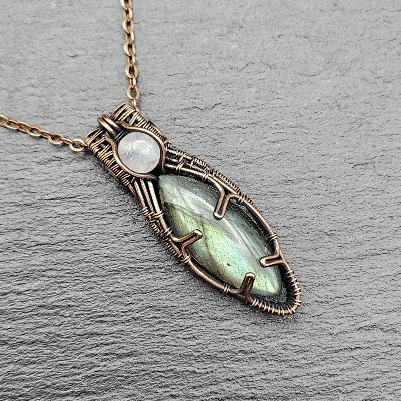 Labradorite Wire Wrapped Pendant , Copper , Oxidized - สร้อยคอ - ทองแดงทองเหลือง สีเขียว