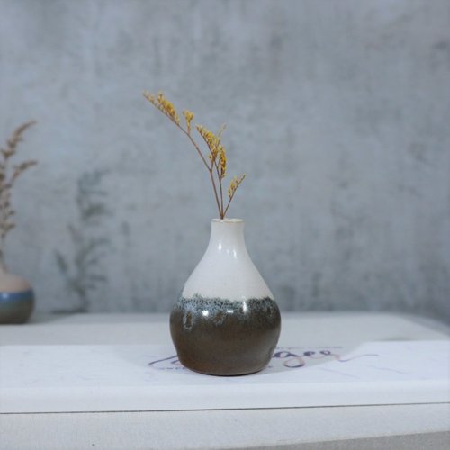陶器の丸い花瓶 ダークブラウン 花瓶 AYAフラワーベース ラウンド 陶器 （ 花びん 花器 ベース