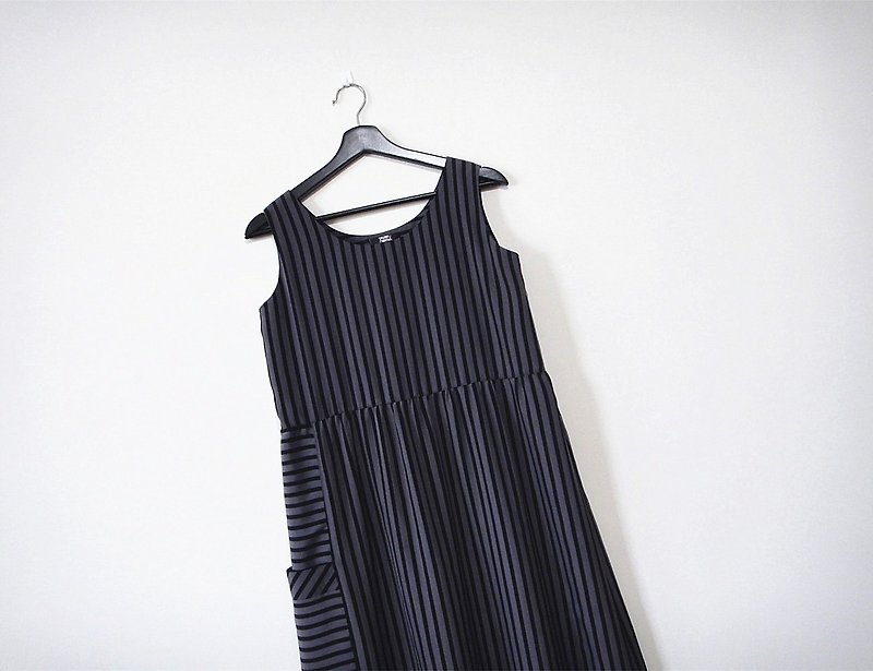 A combination of lines - One Piece Dresses - Polyester Black