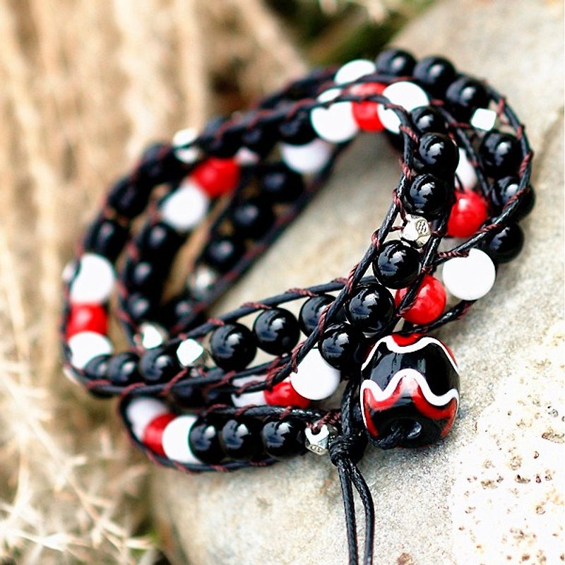 If black and white red three-layer braided bracelet - สร้อยข้อมือ - วัสดุอื่นๆ ขาว