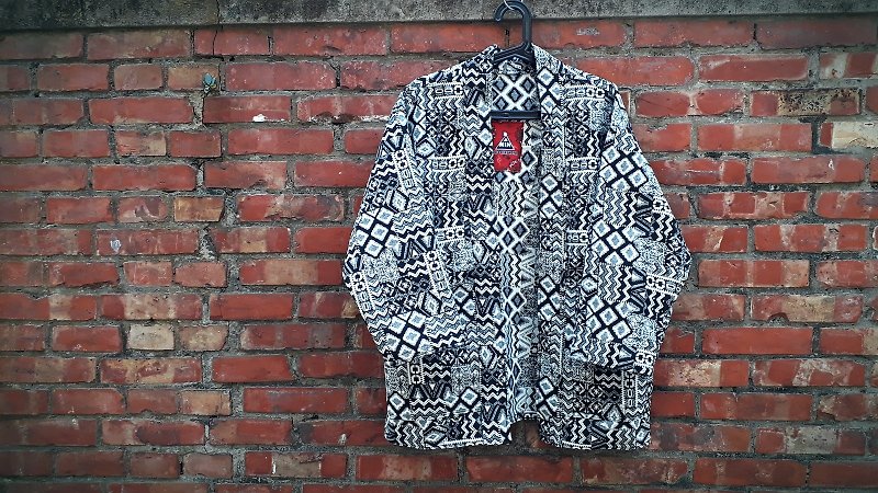 AMIN'S SHINY WORLD hand-made KIMONO black and white ethnic pattern blouse coat coat - เสื้อแจ็คเก็ต - ผ้าฝ้าย/ผ้าลินิน สีดำ
