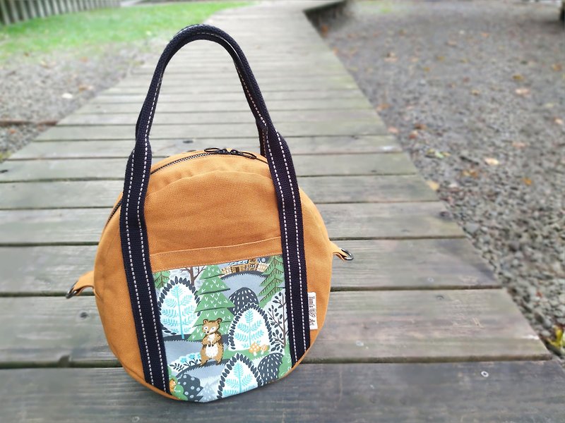 Bear Forest Round Cake Bag/Tote Bag/Handbag/Crossbody Bag - กระเป๋าถือ - ผ้าฝ้าย/ผ้าลินิน 