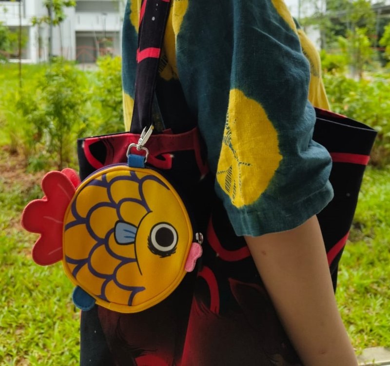 Round Fish Pouch - กระเป๋าแมสเซนเจอร์ - เส้นใยสังเคราะห์ สีเหลือง