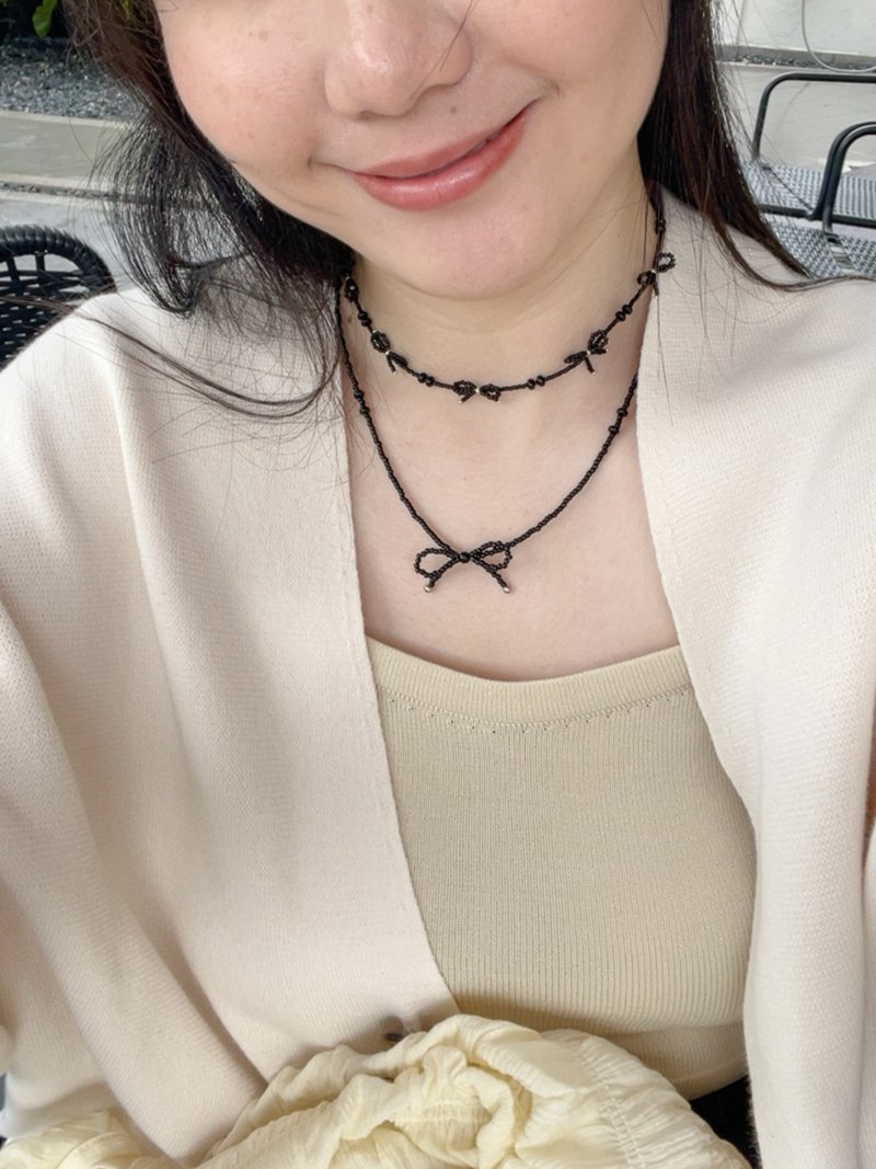 Charming cute I Bow Necklace Black Beige White - สร้อยคอ - แก้ว สีดำ