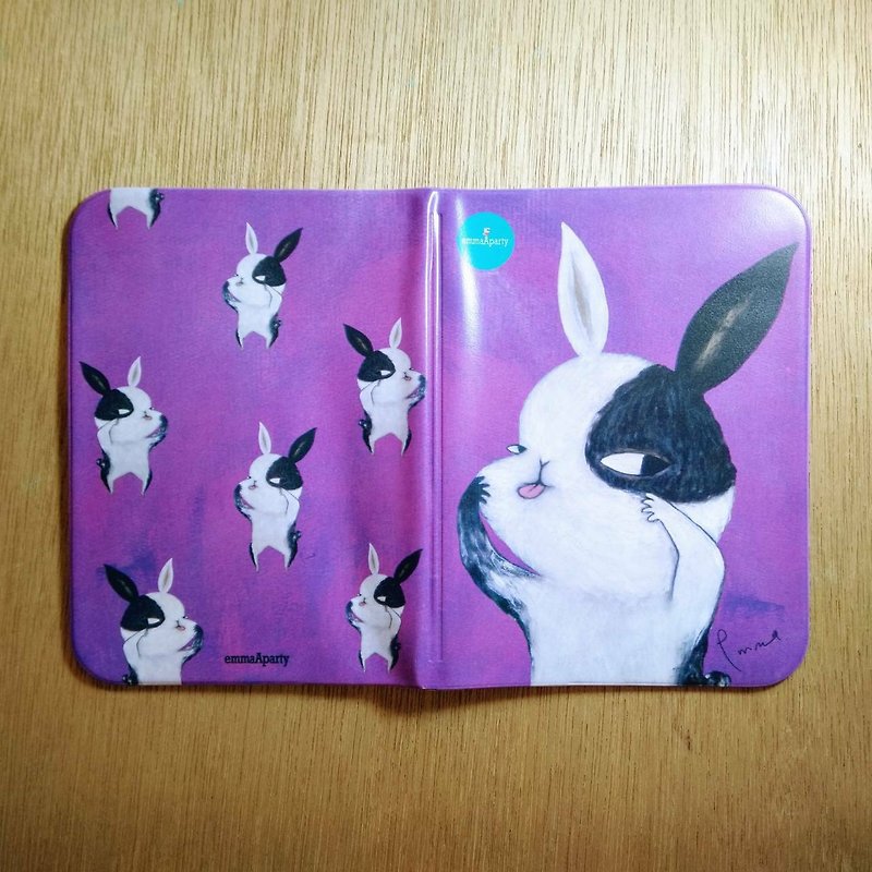 emmaAparty illustration passport holder: playful rabbit - ที่เก็บพาสปอร์ต - พลาสติก 