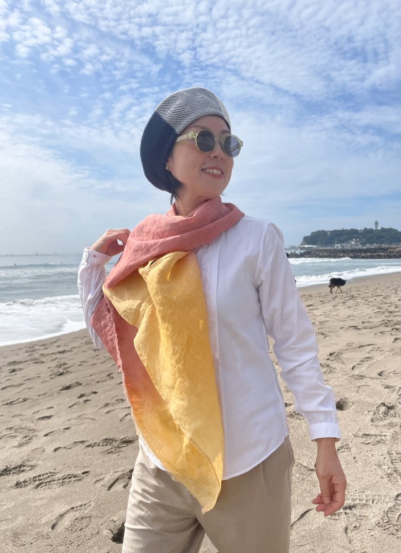 泥染 フレンチリネンの被れるストール さりげないフリンジ　夕日を纏う　Sunset   Poncho Stole JAPAN - 圍巾/披肩 - 棉．麻 黃色