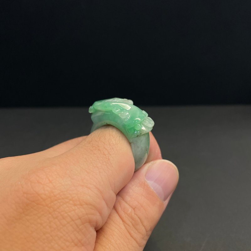 Hanyu jewelry special price natural Burmese jade white background green jade ring is very delicate - Other - Jade 