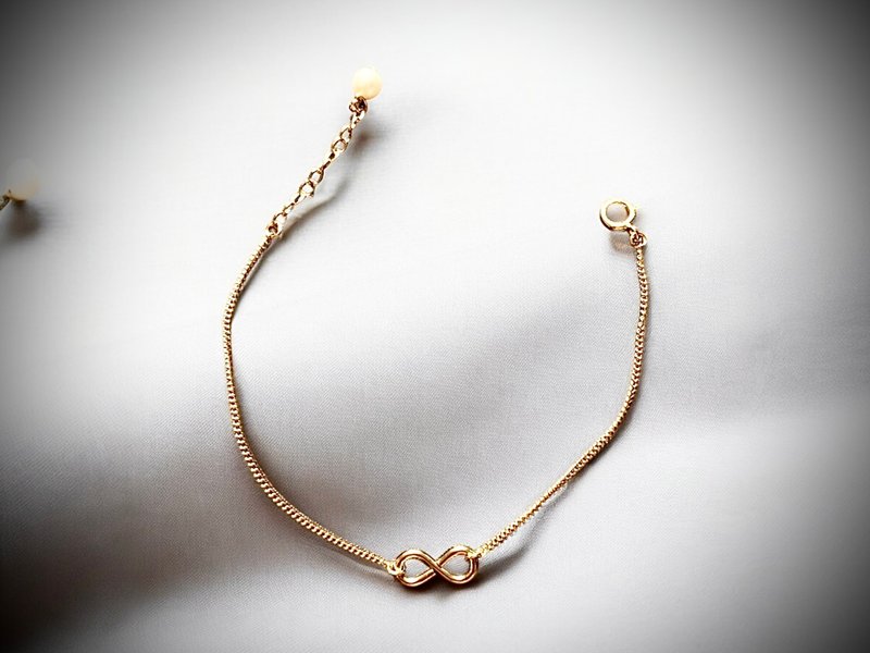 Japanese imported natural freshwater special-shaped pearl love infinite 14k gold temperament simple bracelet - สร้อยข้อมือ - ไข่มุก สีทอง