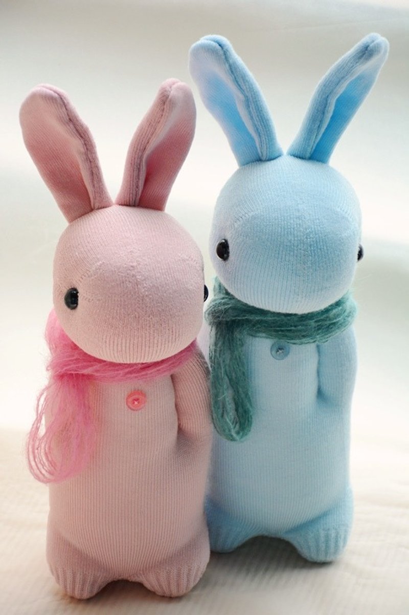 自然瘋。瘋自然手作襪子娃娃~粉嫩嫩情侶兔(兩隻為一組，恕不拆售) - 玩偶/公仔 - 棉．麻 多色
