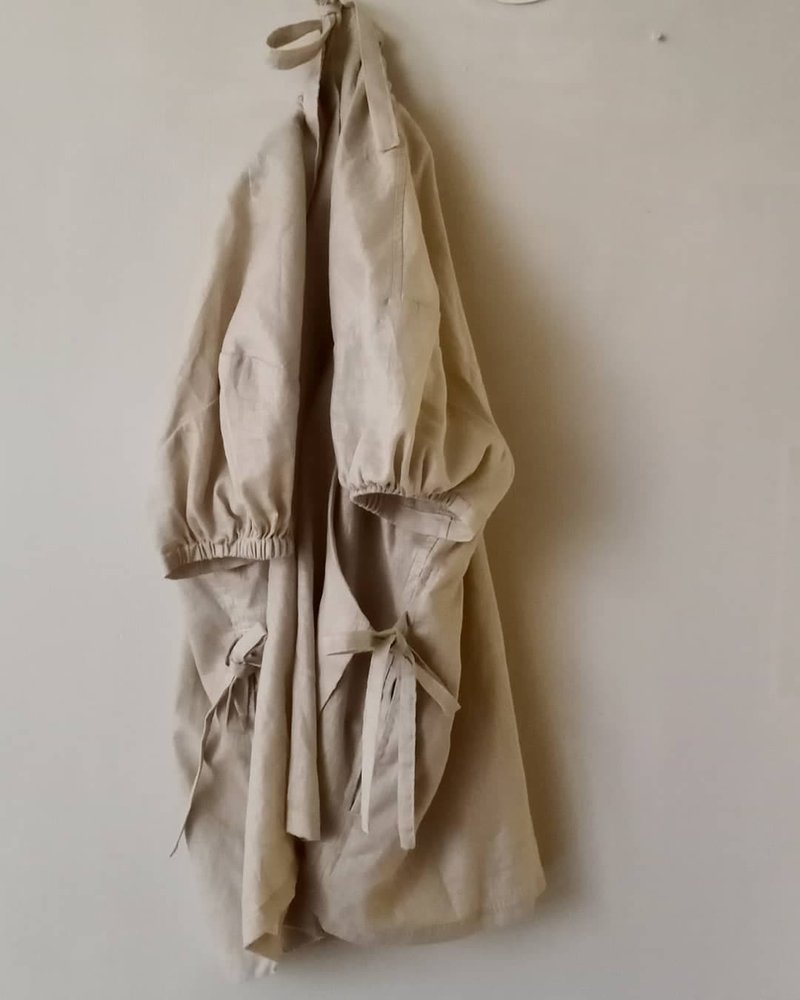 米白亞麻可束領側腰對綁口袋上衣 - 女上衣/長袖上衣 - 棉．麻 卡其色
