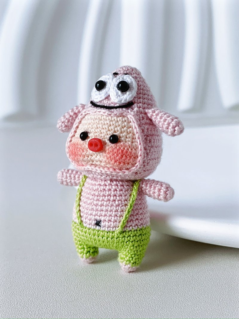 Hand knitted piggy series-Patrick Star - ที่ห้อยกุญแจ - งานปัก หลากหลายสี