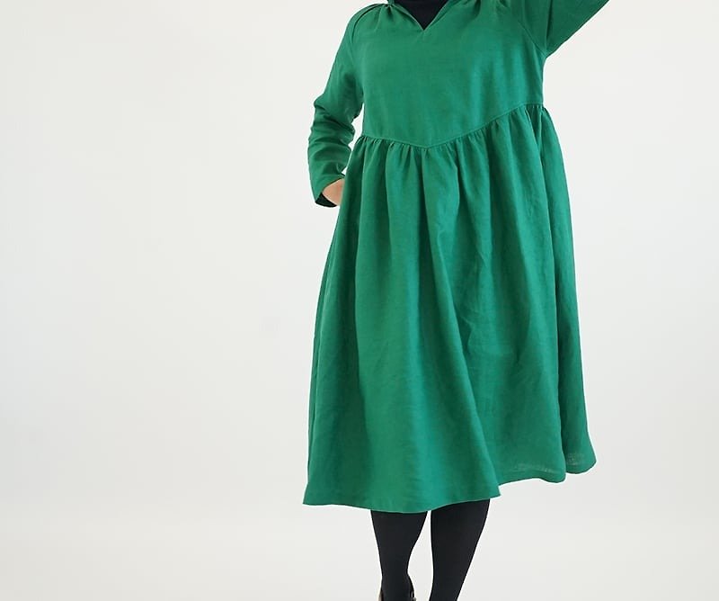 Belgium linen stand collar V gather dress / fjord Green a26-13 - ชุดเดรส - ผ้าฝ้าย/ผ้าลินิน สีเขียว