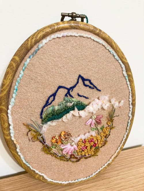 山の刺繍画 500x0.jpg