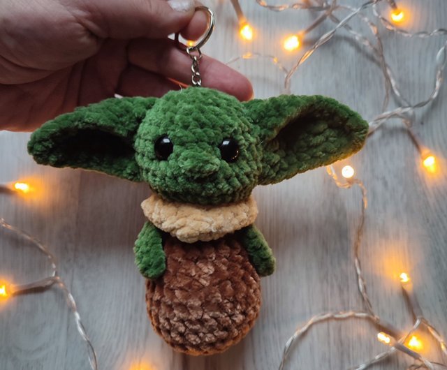 Baby yoda keychain online crochet pattern