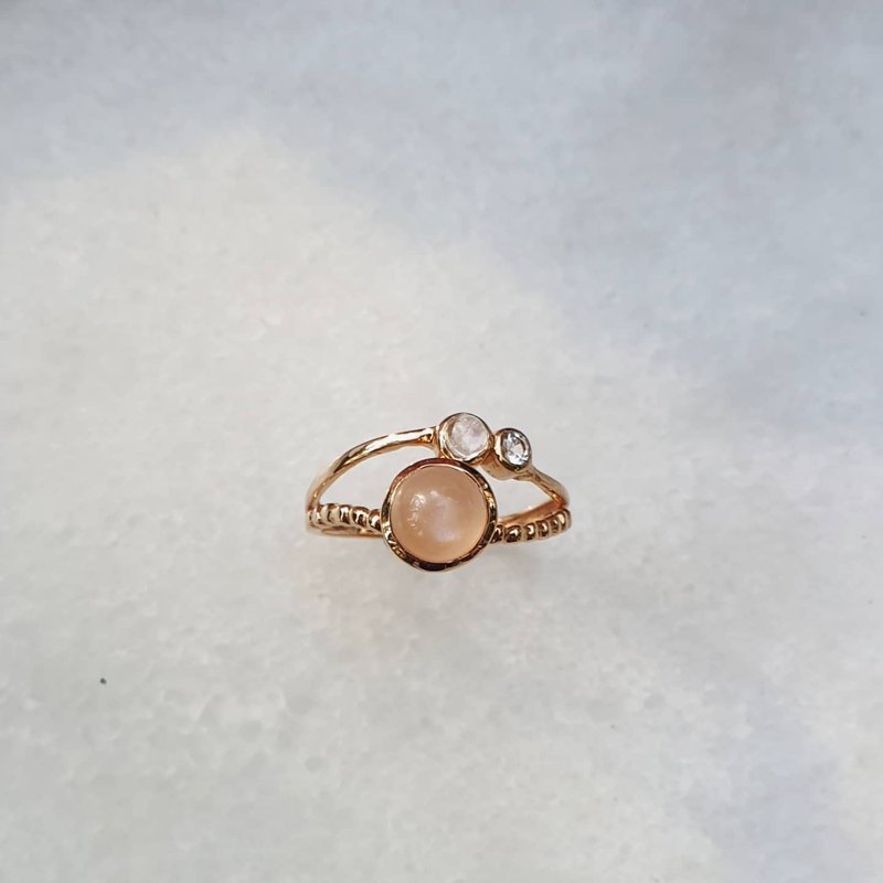 Peach moonstone ring with Rainbow moonstone Size 5.5 (Resizable) - 戒指 - 銀 粉紅色