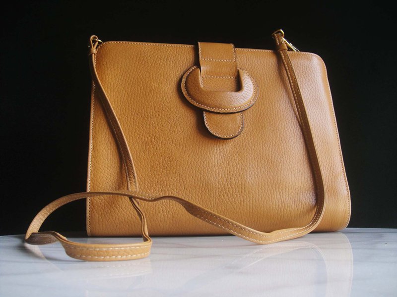 [Old Time OLD-TIME] Early second-hand antique old bag Ferragamo shoulder bag - กระเป๋าแมสเซนเจอร์ - วัสดุอื่นๆ หลากหลายสี