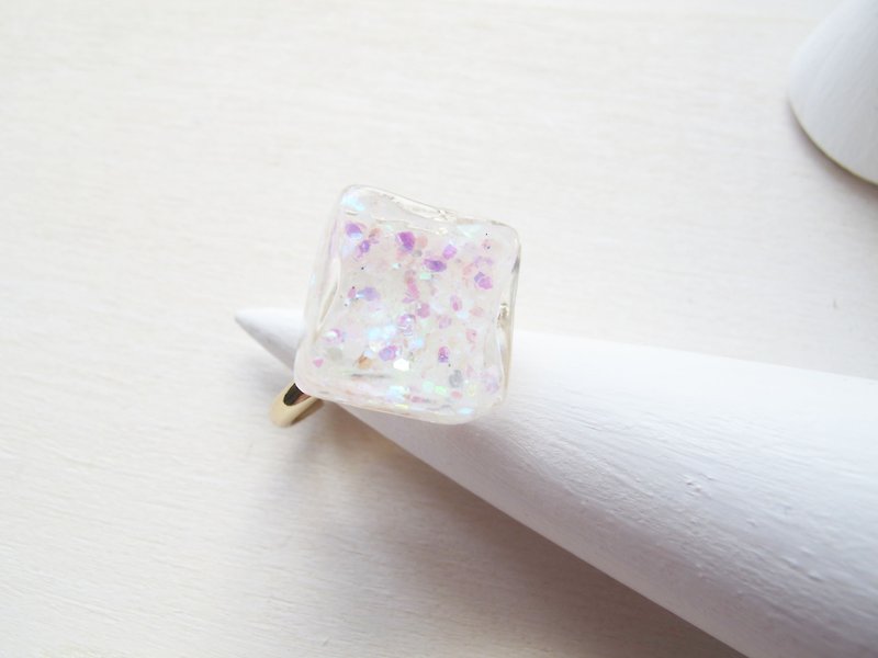 Rosy Garden Prism white glitter round glass ring - แหวนทั่วไป - แก้ว ขาว