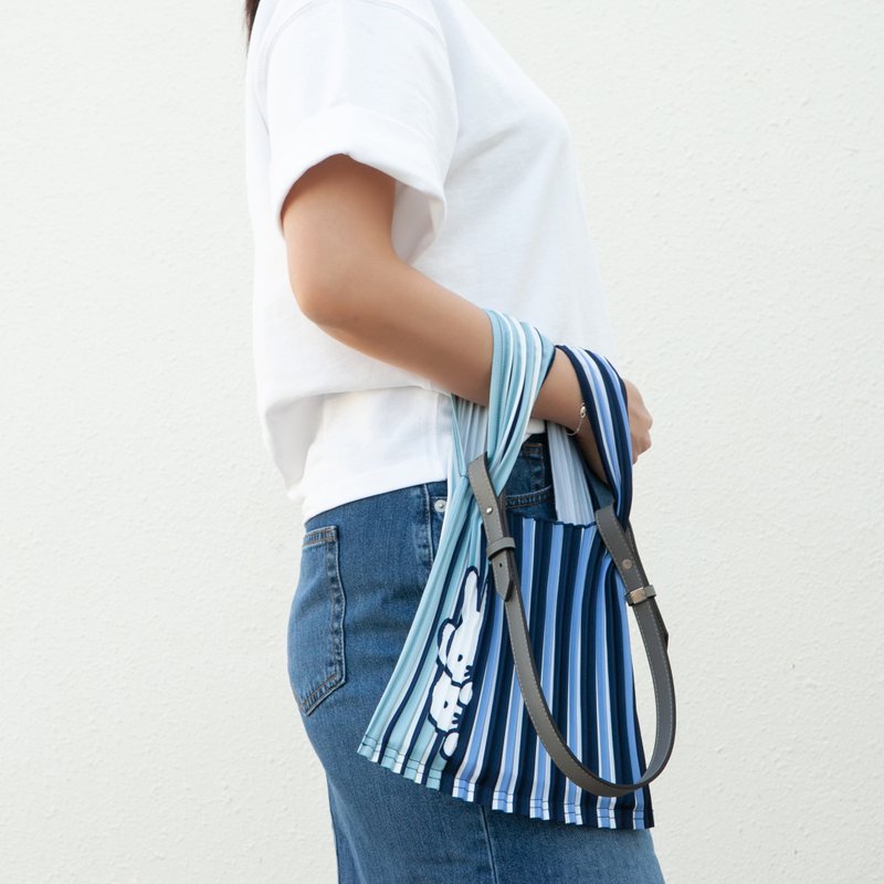 【Pinkoi x miffy】Errorism * Small Pleated (S)hopping Bag with detachable handle - กระเป๋าแมสเซนเจอร์ - เส้นใยสังเคราะห์ 